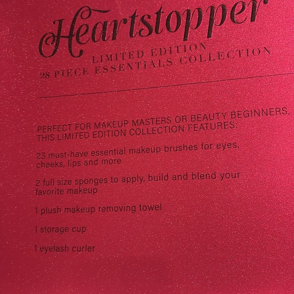BNWT HEARTSTOPPER Viral 28 Piece Pink Silver 
 Rhinestone Makeup Brush Gift Set - Picture 9 of 10